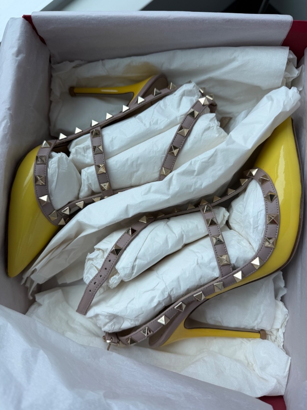 Valentino Garavani Rockstud Patent leather T-strap Yellow pumps size 7 - Picture 4 of 6